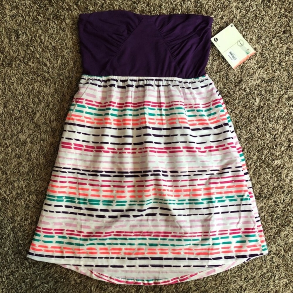 • 2/$10 • NWOT Strapless Roxy Dress